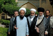 تصاویری کمتر دیده شده از حضور رهبر شهید انقلاب در حافظیه شیراز