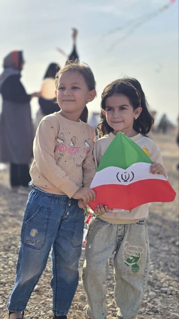 آسمان در دست بچه ها |  برگزاری جشنواره بادبادک‌ها در تهران و شهرهای مختلف ایران