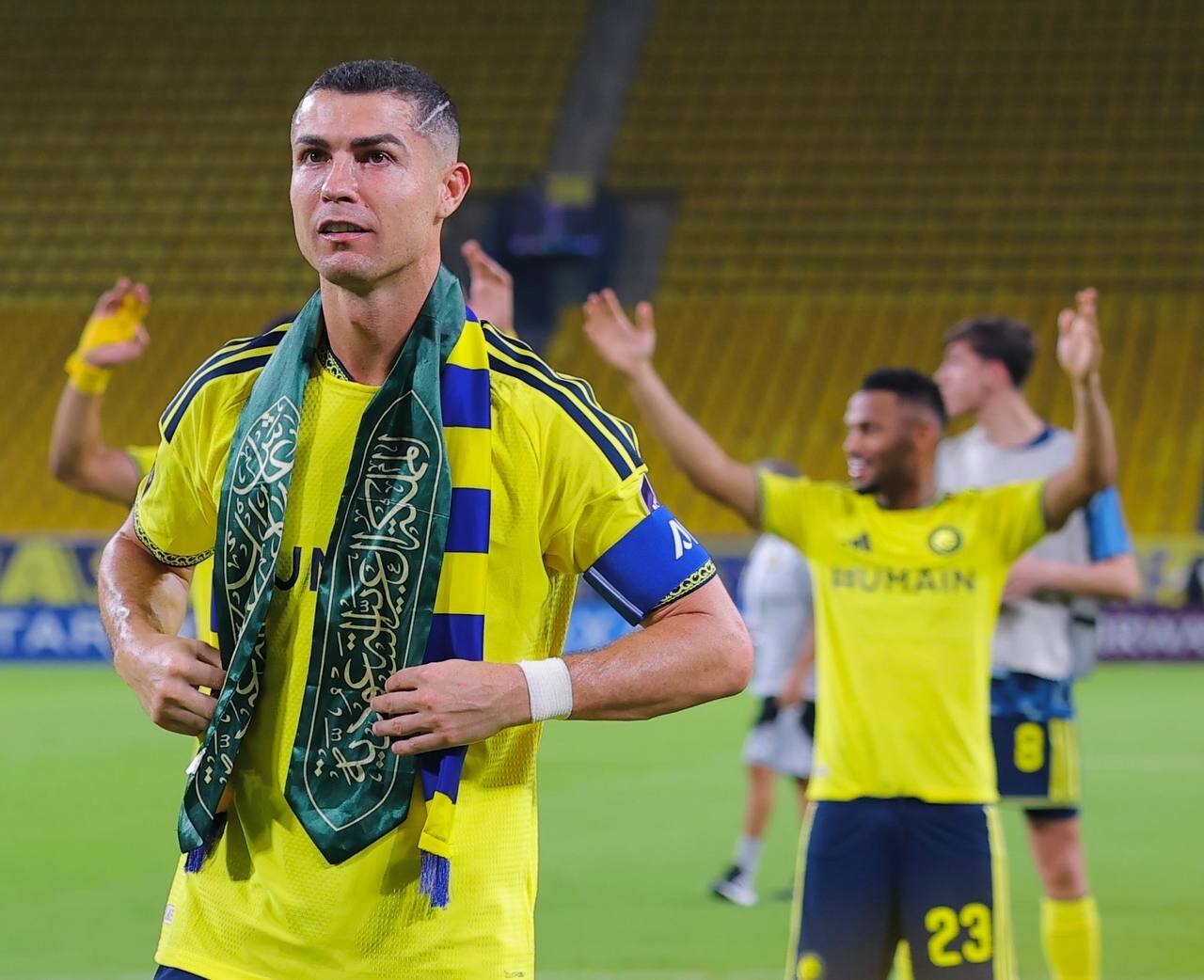 تصاویر خوشحالی رونالدو با شال عربستان در شب پرالتهاب ریاض