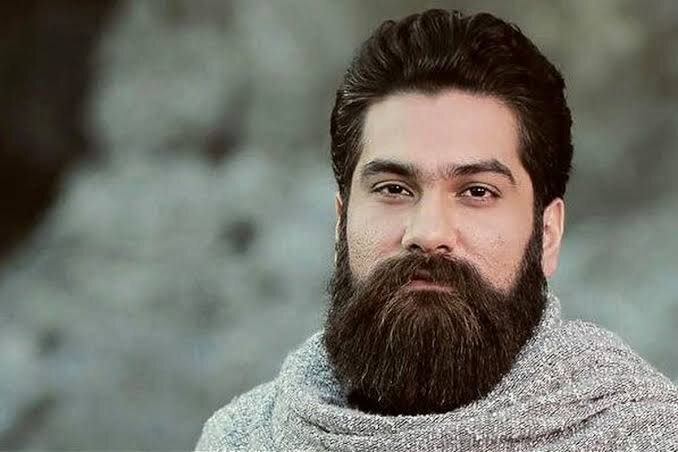 اجرای علی زندوکیلی با تاج و ردای سلطنتی | تصاویر