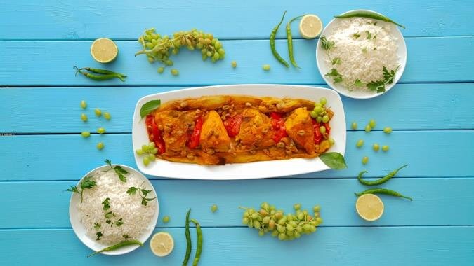 خورش غوره مسما مجلسی؛ طرز تهیه با مرغ و بادمجان