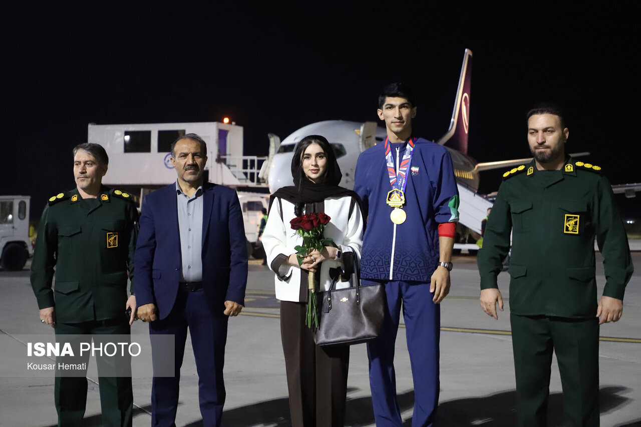 تصاویر جدید از آرین سلیمی با همسرش