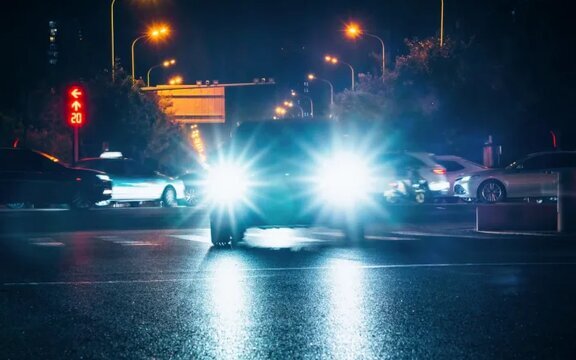 چراغهای زنون بلای جان جادهها شدند | اسپرت کردن خودرو به قیمت جان دیگران