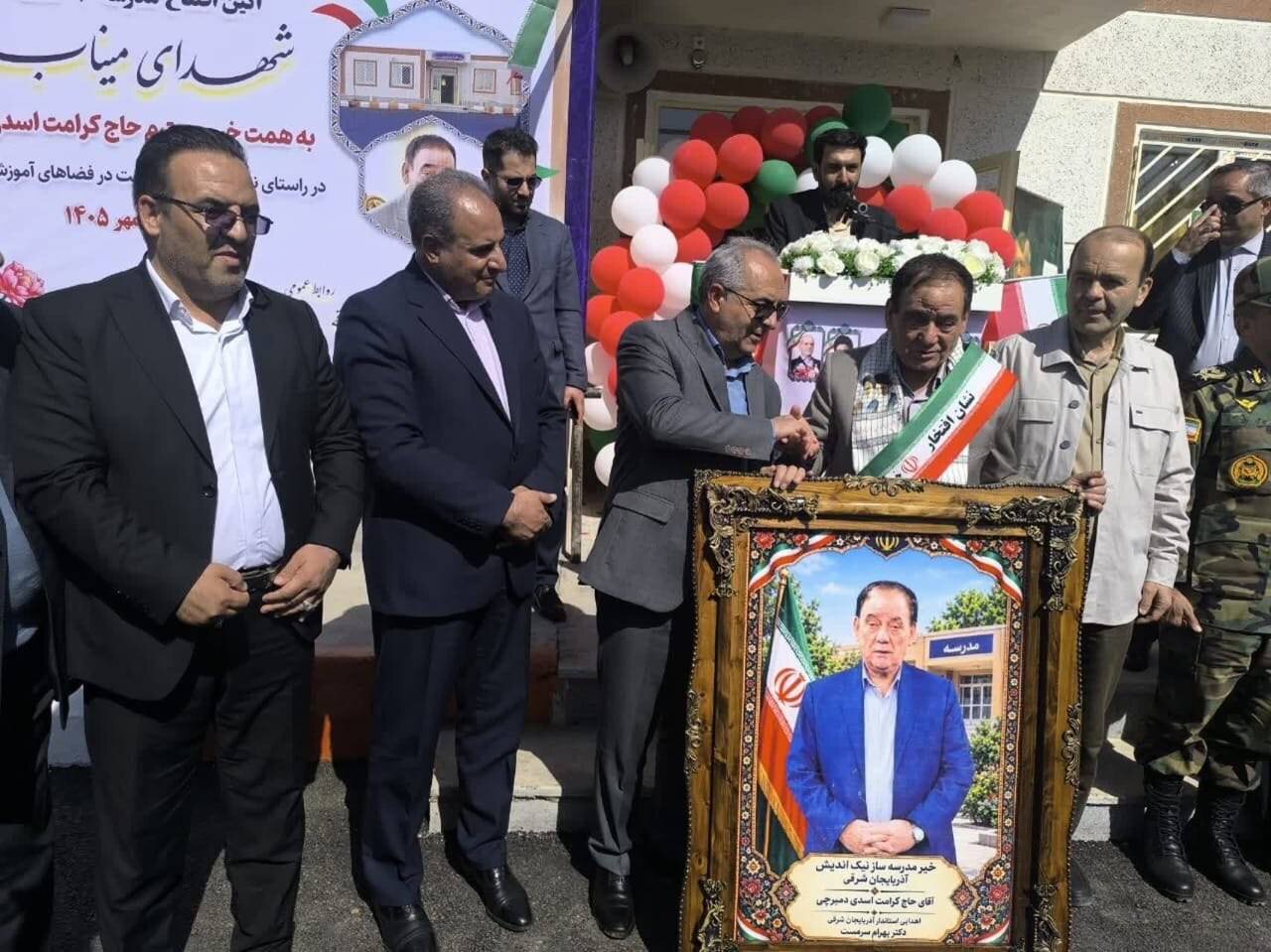 حاج کرامت به یاد کودکان میناب هم مدرسه ساخت