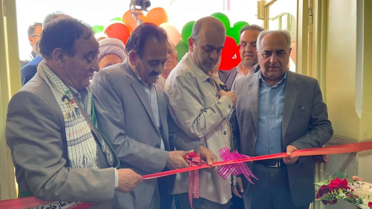 حاج کرامت به یاد کودکان میناب هم مدرسه ساخت