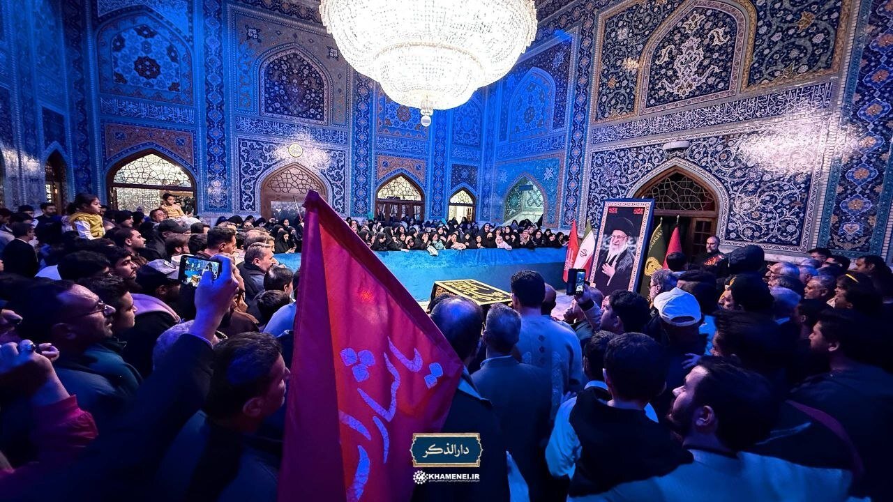 تصاویر عزاداری زائران در رواق دارالذکر همزمان با ایام فاطمیه