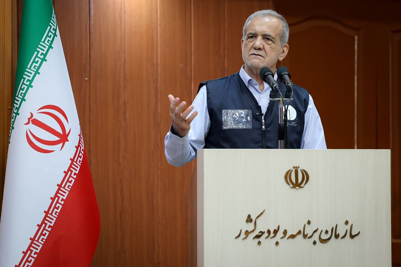 فراخوان پزشکیان؛ هرکس ادعای درست‌کاری دارد این گوی و این میدان