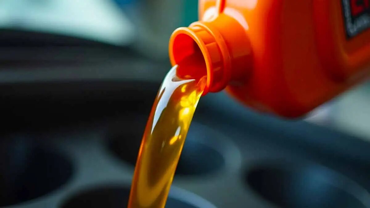 آیا میتوانیم دو نوع روغن متفاوت در موتور ماشین بریزیم؟