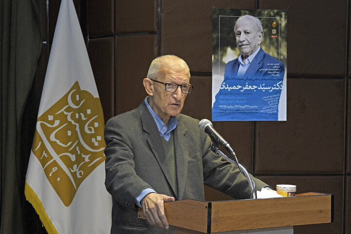 نویسنده