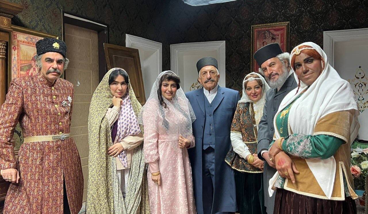 چند قاب دیدنی از پشتصحنه سریال «بامداد خمار» و بازیگرانش