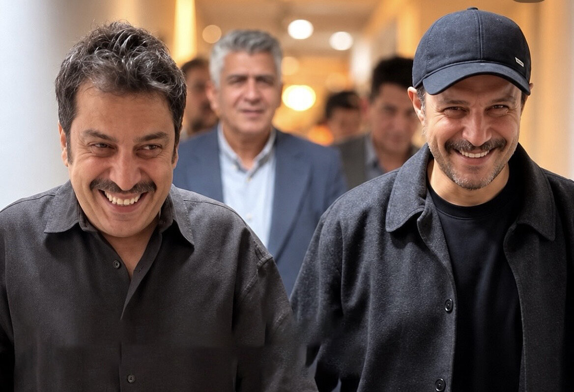 تعارف شدید جواد عزتی و عباس جمشیدی‌فر جلوی مردم |‌ ببینید