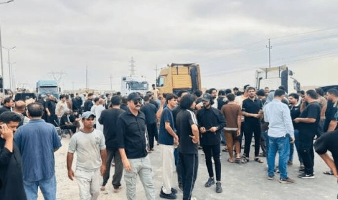 رانندگان معترض عراقی به خیابان آمدند؛ بستهشدن مرز چذابه تا کی ادامه دارد؟ | قاچاق مواد مخدر یا پولشویی در این گذرگاه صحت دارد؟ + تصاویر و ویدئو